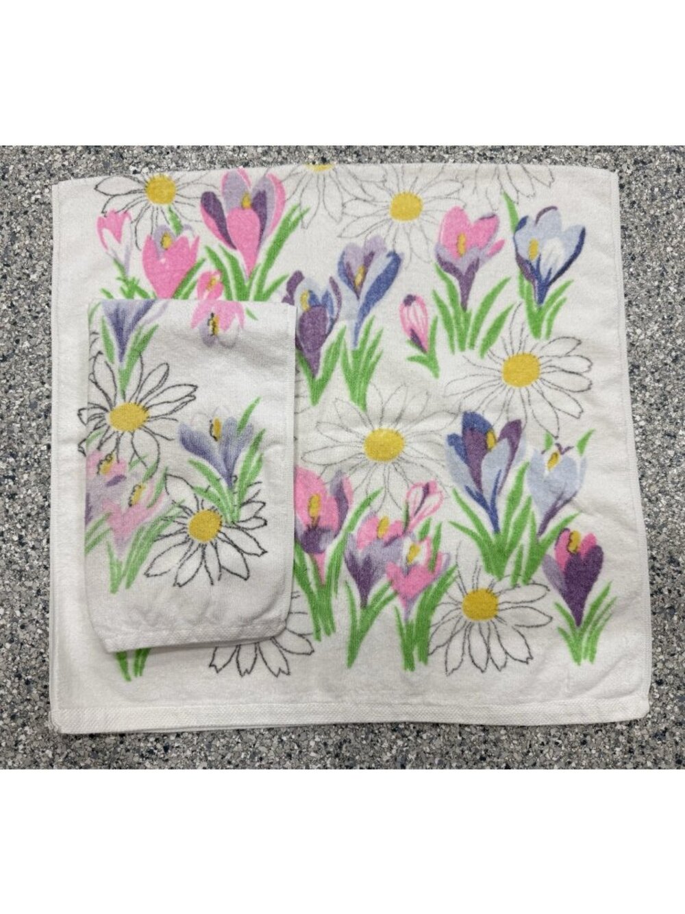 Vintage Springmaid White Hand And Bath Towel Wildflowers Daisy Iris Shabby Chic